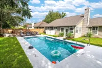Family Friendly Neighborhood~ Easy Beach Access - Jacuzzi