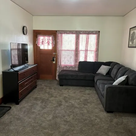 One block from downtown One bed one bath with extra folded out bed.