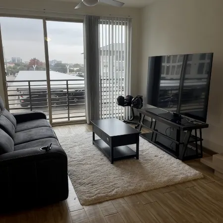 Fully Furnished Apartment in Addison, walking distance to great Restaurants