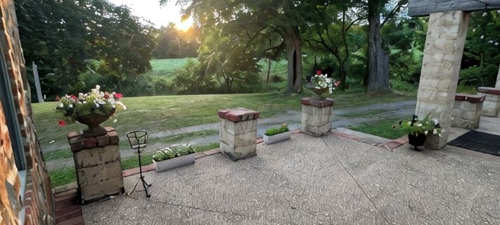Experience Tranquility and Charm at the Perfect Getaway above Gatehouse Winery! Hotels in Crawford  County