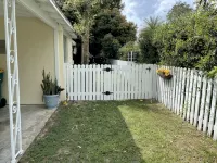 Historic District Bungalow - Easy Walk to Downtown - Homestays