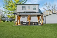 French Country Cottage in lovely Glen Ellyn! - 5 ดาว
