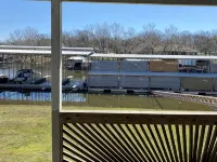 Cozy 2 Bed 2 Bath Lake Front Cottage Hotels in Cleora