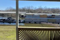 Cozy 2 Bed 2 Bath Lake Front Cottage