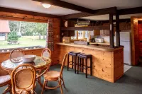 Sweet Chalet by the Lake!