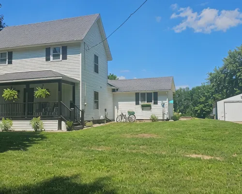 Cozy Farmhouse w/ short walk to private to private lake Hotele w: Hope Township