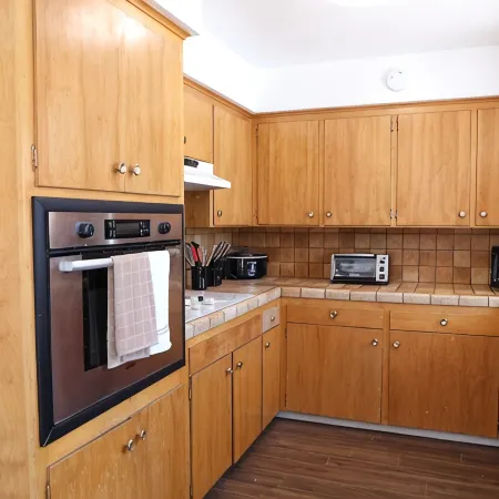 Sleeps 20!  Near Bulldog Stadium!