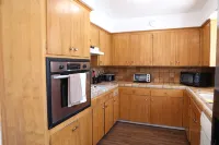 Sleeps 20!  Near Bulldog Stadium! - 방갈로