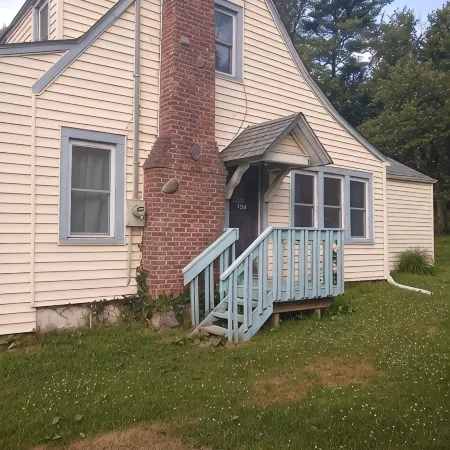 5 minutes from original Woodstock site.
