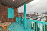 Charming 2-bedroom Suite with balcony overlooking the Lake in Fairport Harbor - Homestays