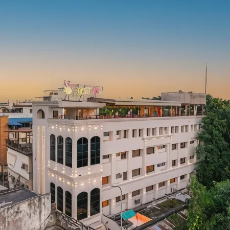 goSTOPS PLUS Udaipur Gulab Bagh Отели рядом с достопримечательностью «Гулаб Баг и Зоопарк»