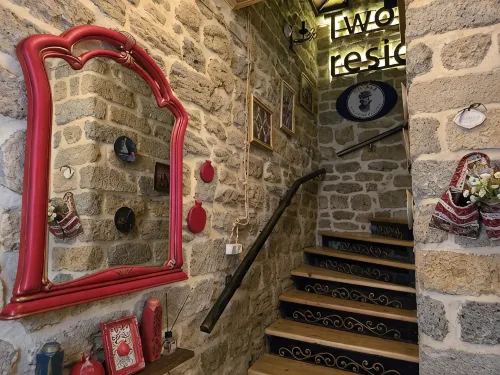 Old Rooms Hotel - Homestays