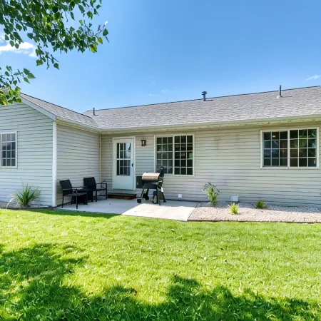 Modern 3Br w/ Mountain Views • Sleeps 8 • 2 Car Garage Plus Extra Parking