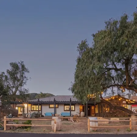 Pampas Farm,  Private Pool + Vineyard + Farm Animals, Sleeps 16, Wine Country