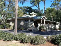 Beautiful Palmetto Dunes 3 BR Villa, Overlooks Golf Course  and Walk To Beach - Villas