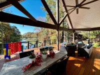 Lakefront retreat for family, friends & fun! - Balkoner