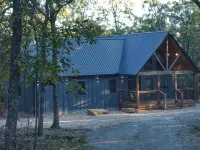 Luxury Cabin adjoining Robber's Cave State Park Hotels in Latimer County