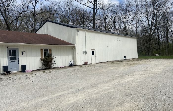 Couples' Hideaway - Relaxing barndominium with hammock, firepit, & covered patio