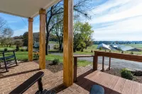 Luxury Farm Cottage, Hot Tub, Sauna,Massage,Shenandoah Views, Pet Friendly