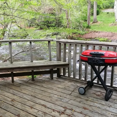 River's Edge Cabin - Swim - Kayak - Fish From Your Backyard !!!!