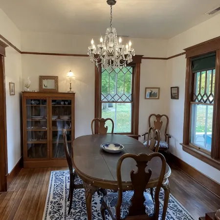 Historic 2 Bedroom Home in Downtown Stevensville. Pet Friendly! RV Parking