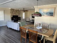 Spacious & Comfortable Home, Water Access Near Beach, Restaurants & Hampton Univ - Kitchens