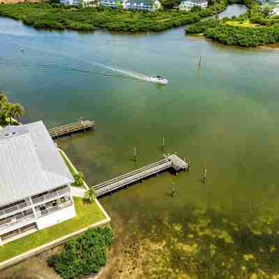 Relax in Style: 2/2 Condo with Sparkling Waterview and Easy Beach Access Hotel Exterior