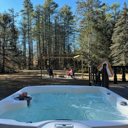 3 bedroom cabin in Chestertown with hot tub, fireplace, fire pit, wifi, and more