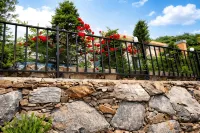 Jjongi and Mary Pet Friendly Pension - parking