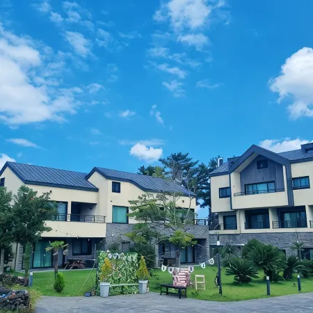 Jeju Trebien Pension Отели рядом с достопримечательностью «Парк Тольхарбан»