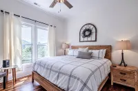 "STEPS TO BRYSON" - MTN VIEW, HOT TUB, FIREPIT, NEW REMODEL - WALK TO DOWNTOWN! - balcony