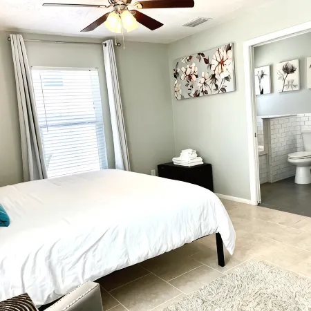 Welcome to your Salty Escape - 10 minutes from the beach!