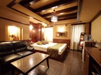 Hotel Cache (Adults Only) - parking