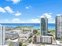 Beach, City lights and Mountain Views 180 degrees view & centrally located Отели рядом с достопримечательностью «Музей Байшоп»