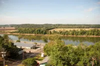 DoubleTree by Hilton Clarksville Riverview