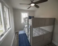 Waterfront Home Newly Renovated Beautiful Lake Views / Deck with 2 kayaks - 3-Star