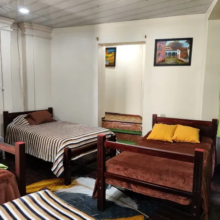 Hostal Latitud Ecuem
