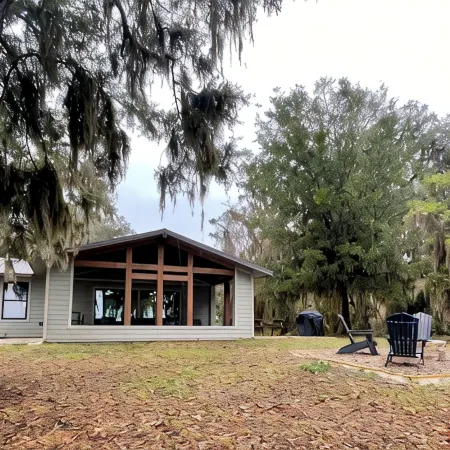 Newly built, charming cozy and quiet river home