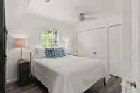 Oaks & Ocean Cottage - 3 Min from the Ocean,  Restaurants and Shops - 4-Star