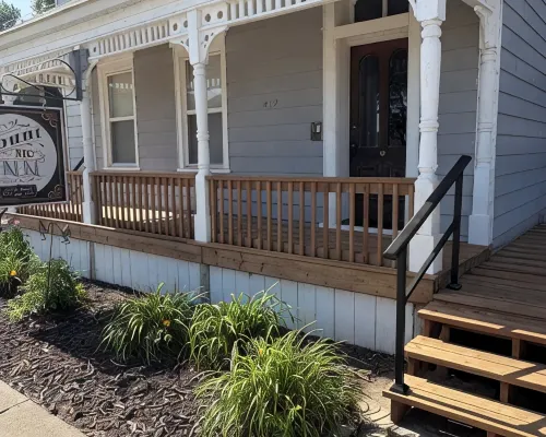 4-Bdrm 3 bath house in Grafton with large patio, WiFi and very walkable. Fun!!! Hotels in Jersey County