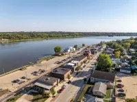 Lone Star Loft on the Mississippi River! - 4-Star