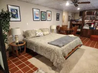 Rock Inn Retreat: E Faye Jones Style: Quartz Wall Bathroom: Open Floor Plan. Hotels in Sharp County
