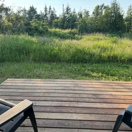 Beautiful modern 2 bedroom apartment, near trails, with big parking lot