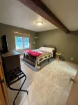 House in the Mountains w/ hot tub, sauna, pool table and more !! - Homestays