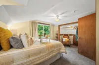 Private 7AC Retreat, Hot Tub, Stocked Pond, Firepit, Trails, Disc Golf, Sleeps 6