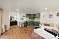 7 Bed Single Level Home+Detached Casita, Game Room, Fire-Pit, Free Parking/Wi-fi
