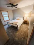 Creek Cabin - Clean and Charming 3-bedroom house in Prudenville with WiFi and AC - Wifi