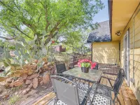 Charming 3-bedroom 3-bathroom house with WiFi, AC in fantastic Buchanan Dam Hotels in Buchanan Dam