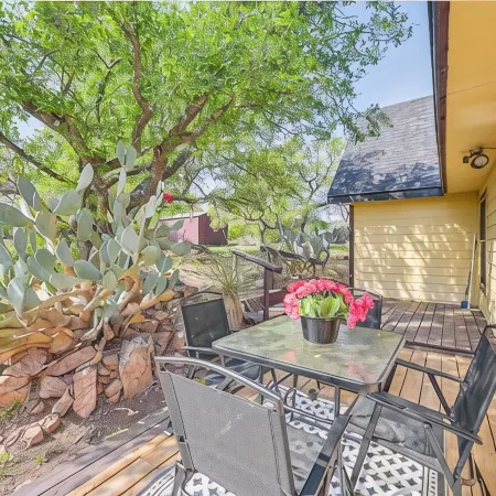 Charming 3-bedroom 3-bathroom house with WiFi, AC in fantastic Buchanan Dam