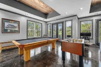 Helen TreeTop Lodge:  Rustic Luxury/Breathtaking Views/Ultimate Amenities